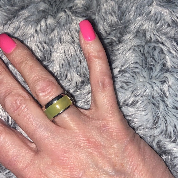 Silver tone band ring with green enamel and blue stones size 7.5/8 - Picture 2 of 14